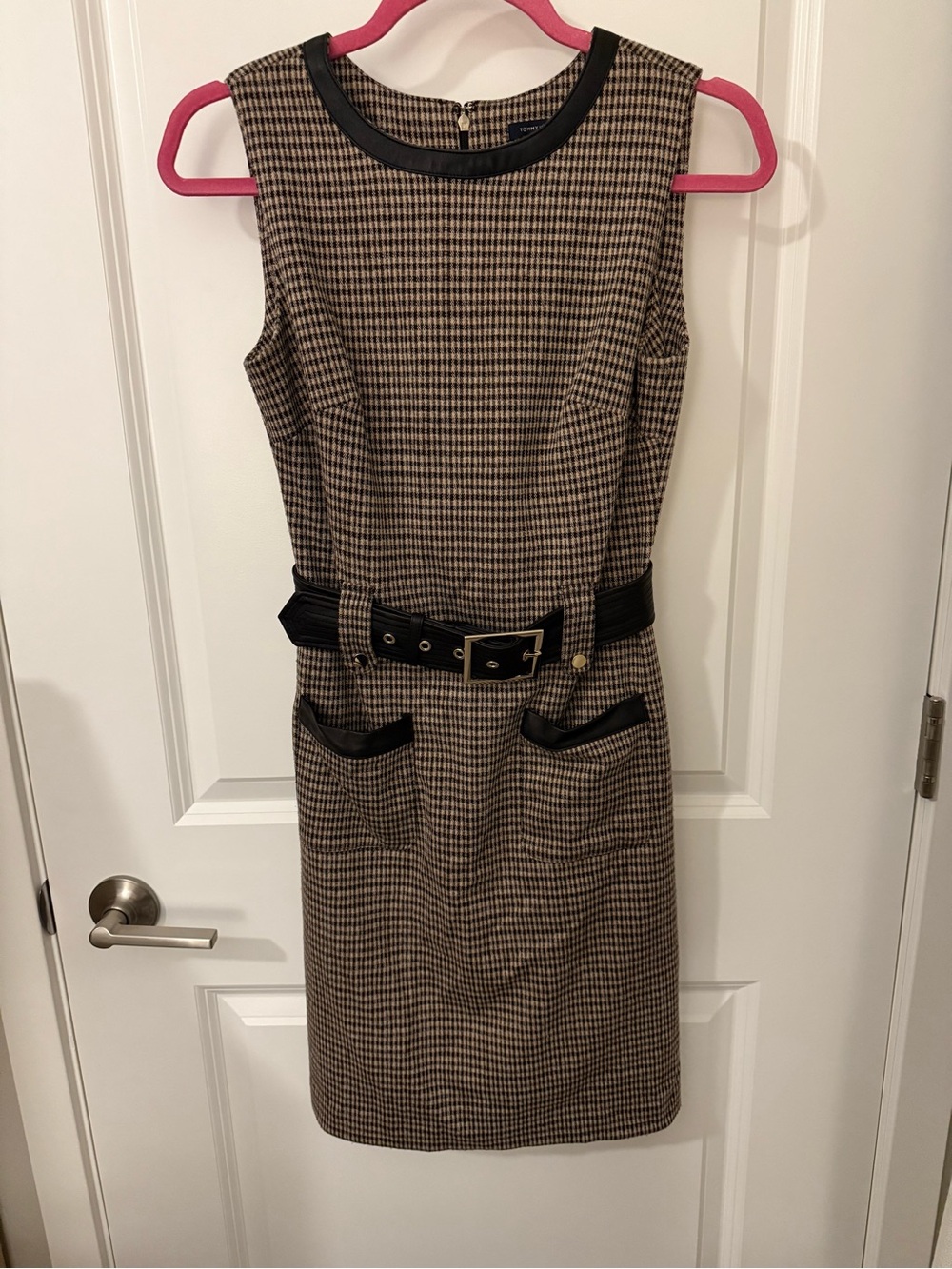 🍁 Tommy Hilfiger Sleeveless Houndstooth Sheath Dress in Black & Tan